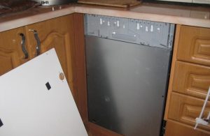 Установка фасада на посудомоечную машину в Добрянке